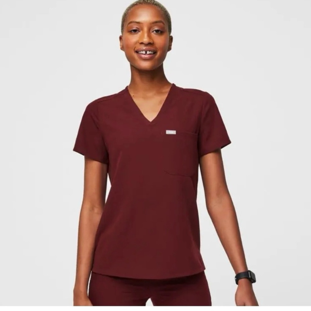 Burgundy FIGS Scrub Top sz L One Pocket Scrub Top